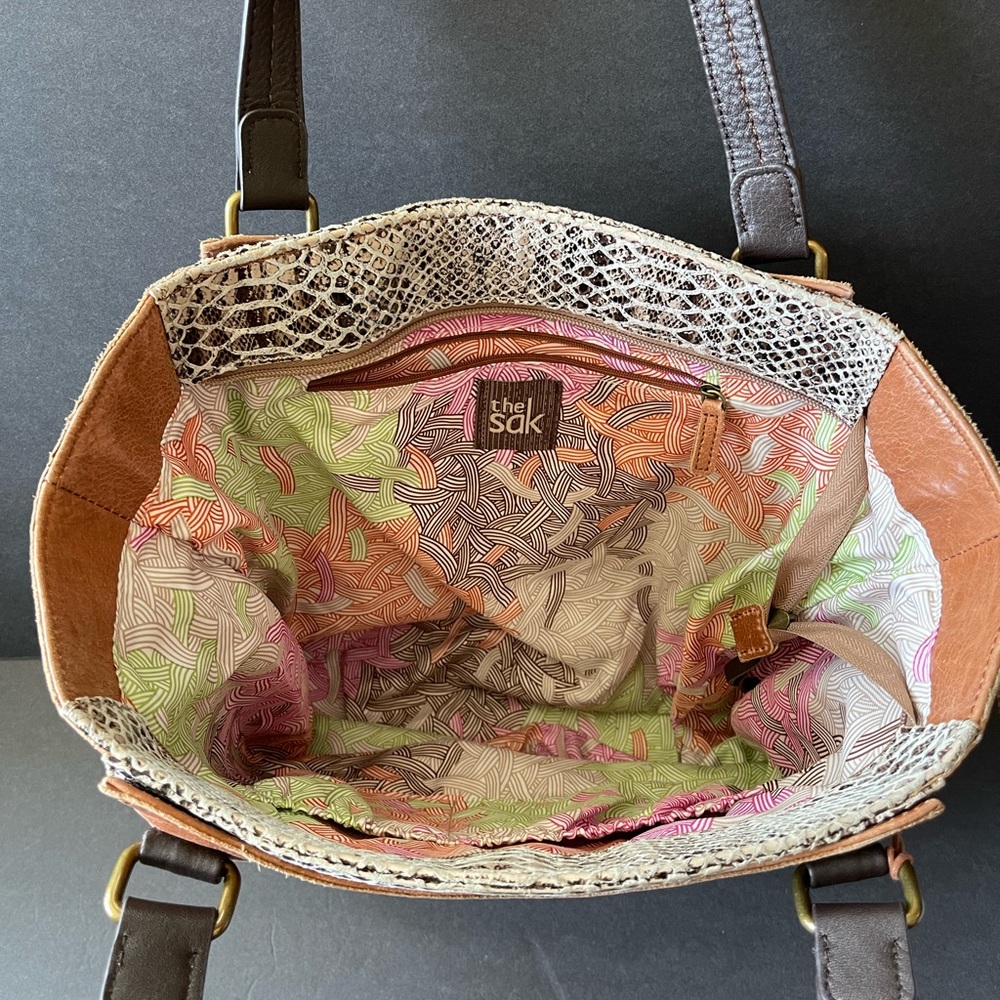 The Sak distressed shoulder/hobo purse. - Picture 6 of 7